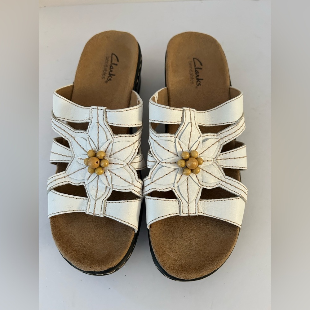 Clarks Lexi Myrtle sandals size 7W. White w/center beaded flower. Wedge slip on